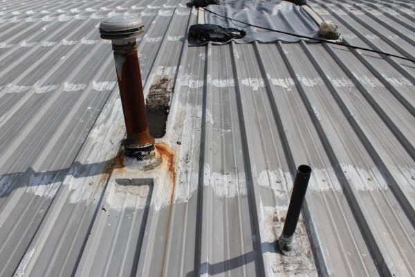 commercial roof with rust and damage in need of repair in mentor ohio